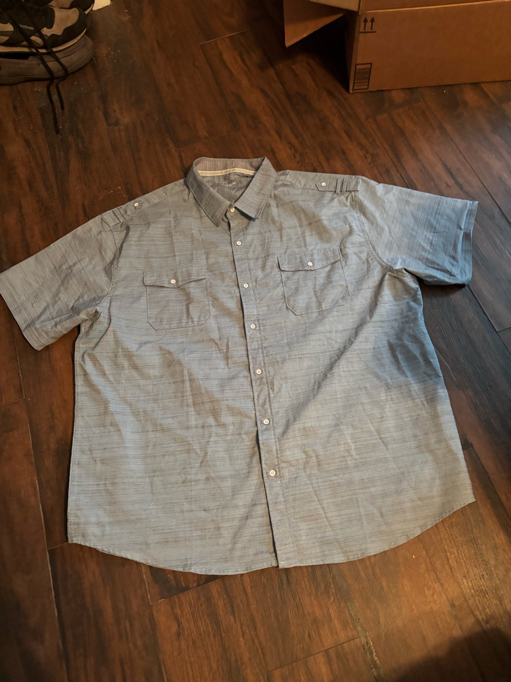 (MW50)Light Blue Short Sleeve Button-Up Shirt.